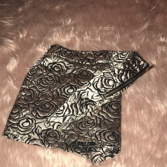 XOXO Gold and Black shimmery shorts by xoxo - Picture 2 of 3